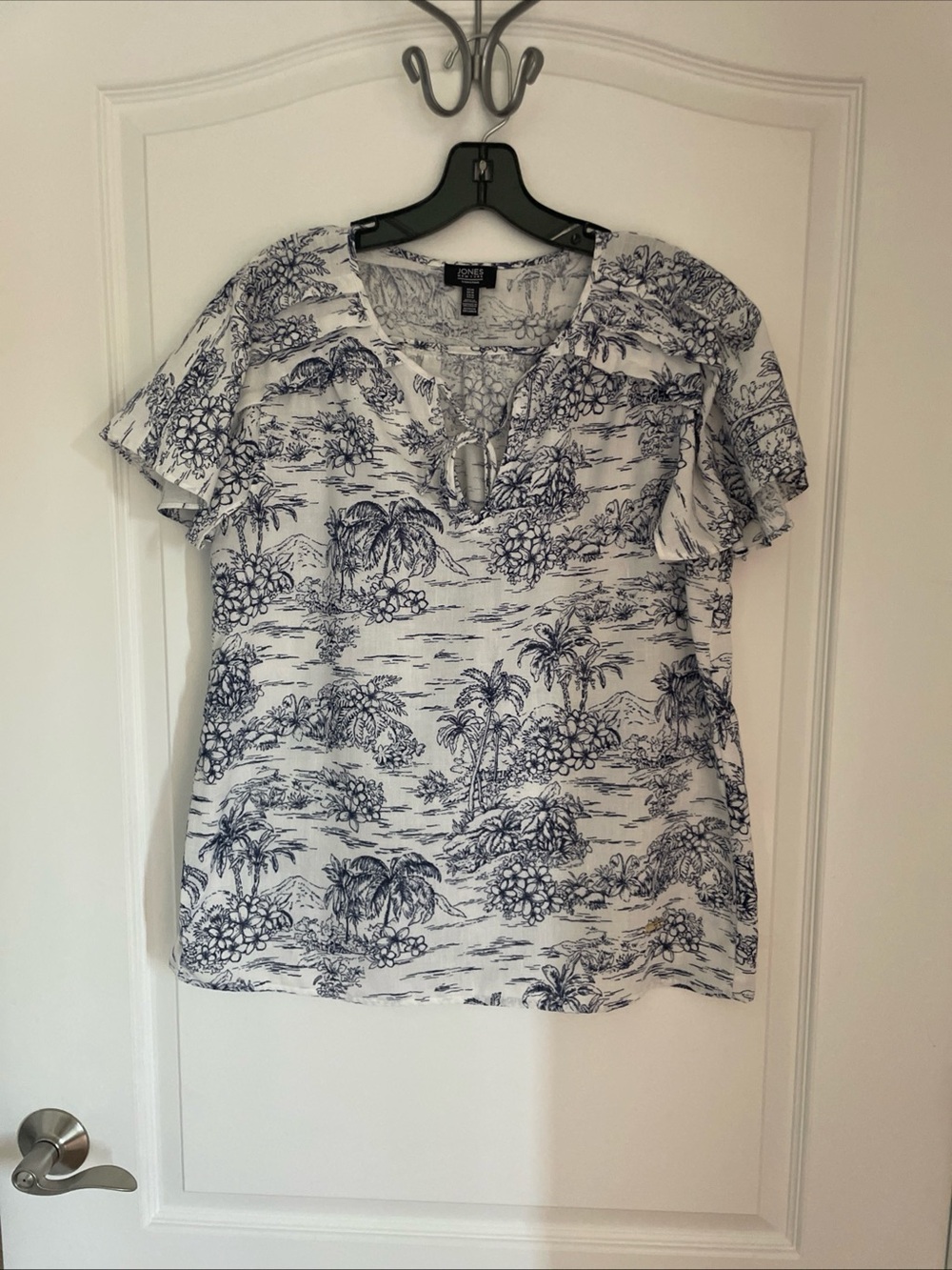 Jones New York Signature Linen Blend Top M Blue White Palm Toile Flutter Sleeve